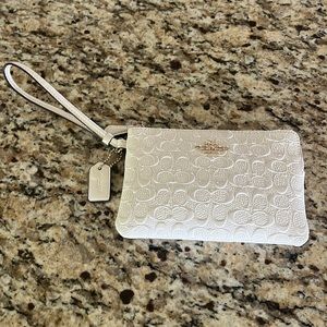 Coach off white patent wristlet new w/o tags or box.Authentic!!